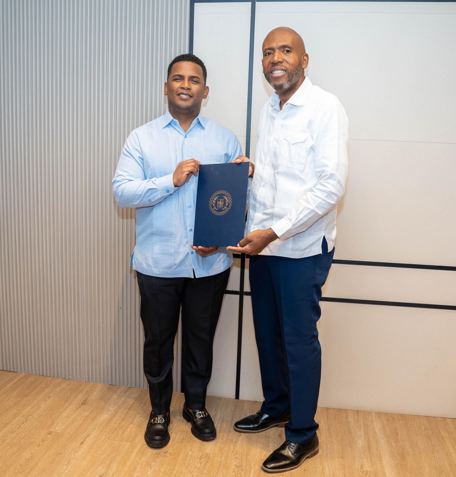 Alcaldía de La Romana reconoce al Pastor Yack Maicol Soriano por sus 20 años de ministerio