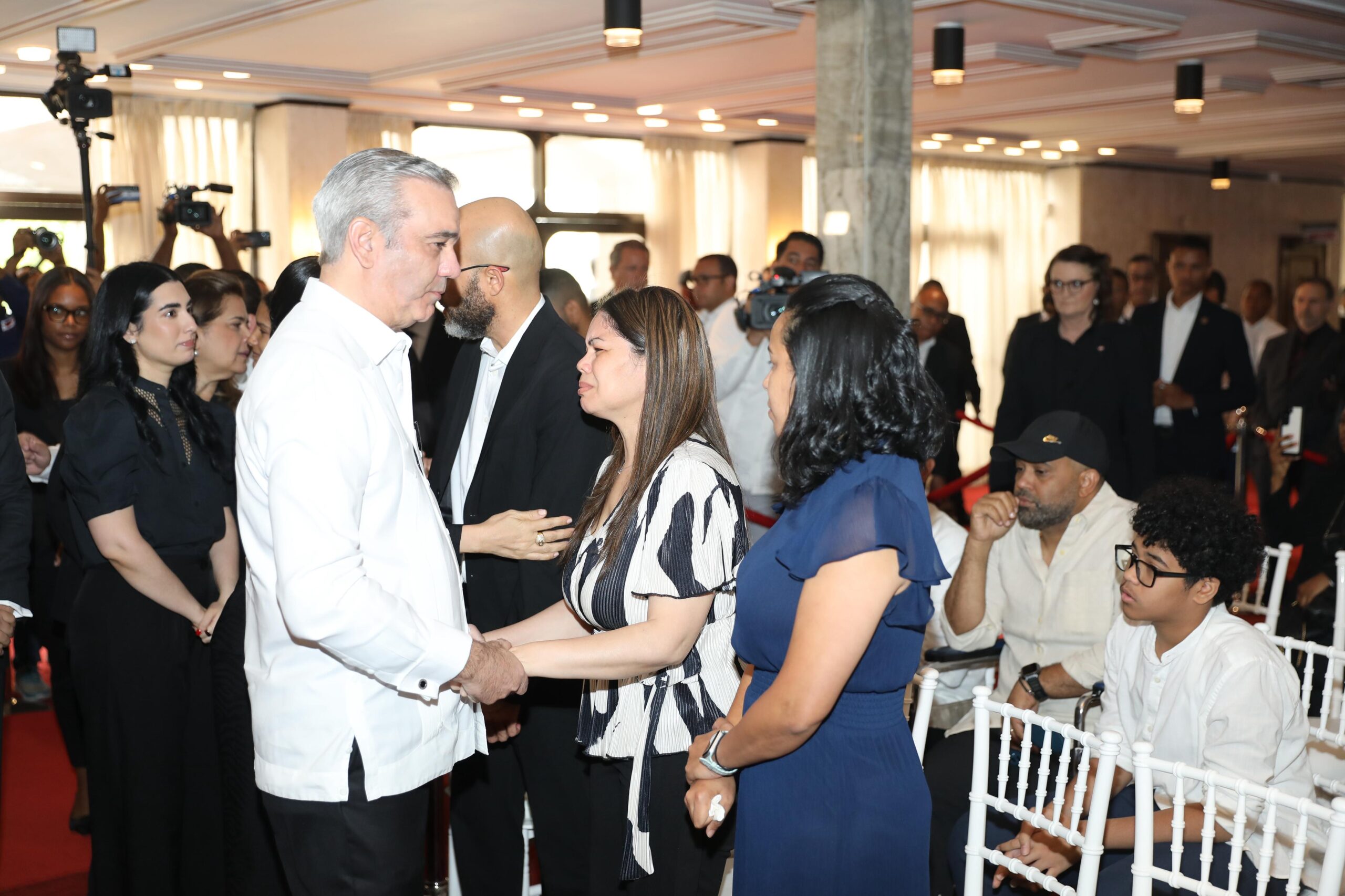 Abinader asiste a homenaje póstumo del destacado merenguero Rubby Pérez