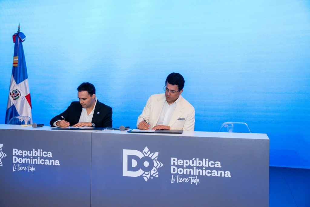 David Collado firma acuerdos para el turismo de República Dominicana en el Tradeshow Miami