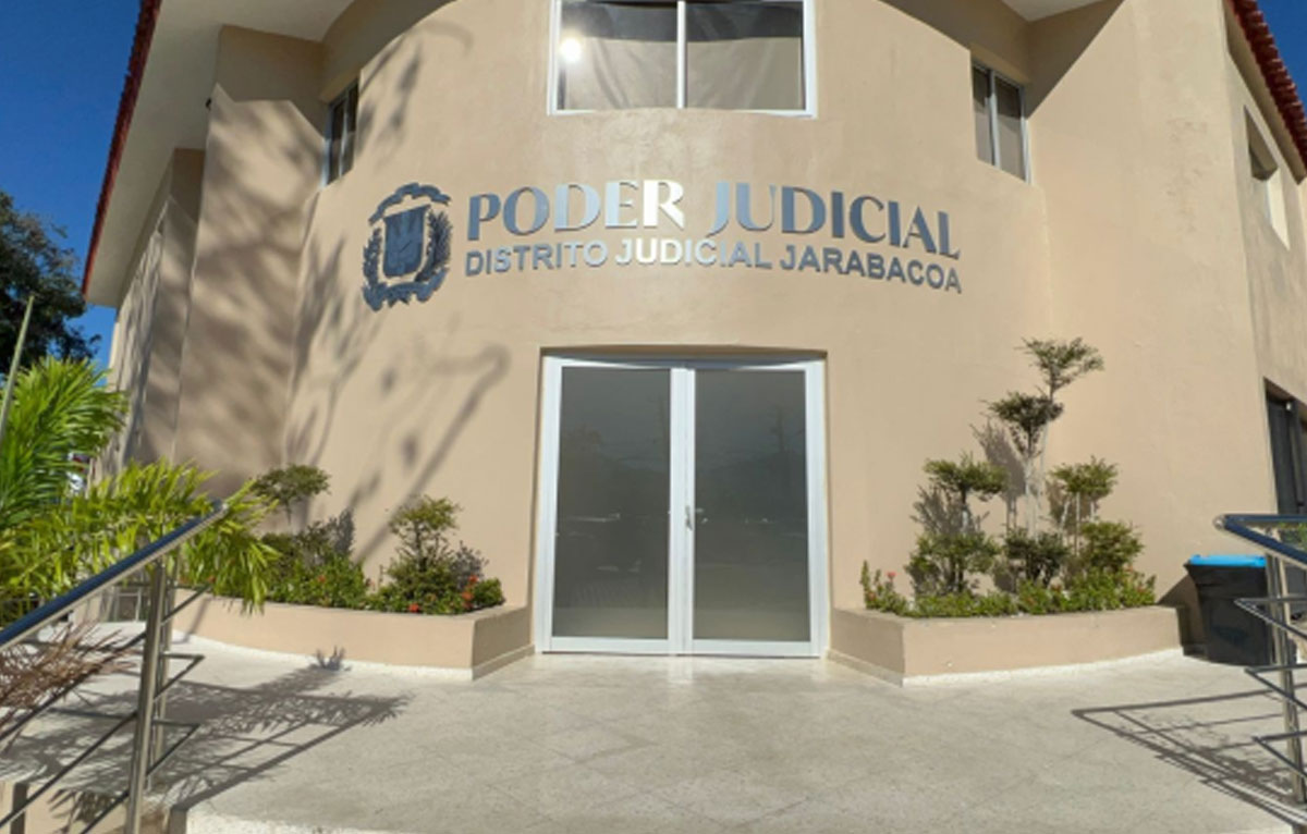 Fiscalía de Jarabacoa solicita un año de prisión preventiva para cuatro policías vinculados a fuga de narcotraficante  