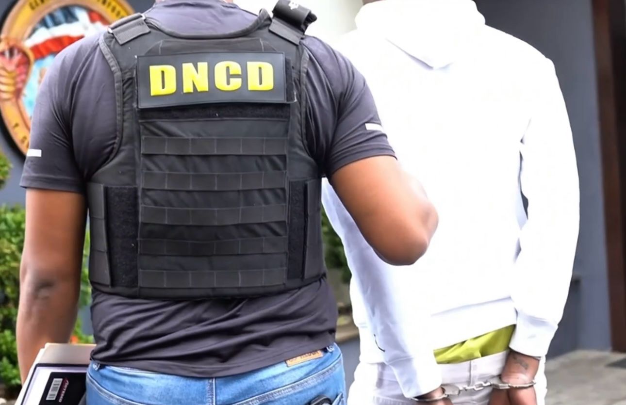 DNCD atrapa francés en el AILA con el estómago lleno de bolsitas de presunta cocaína