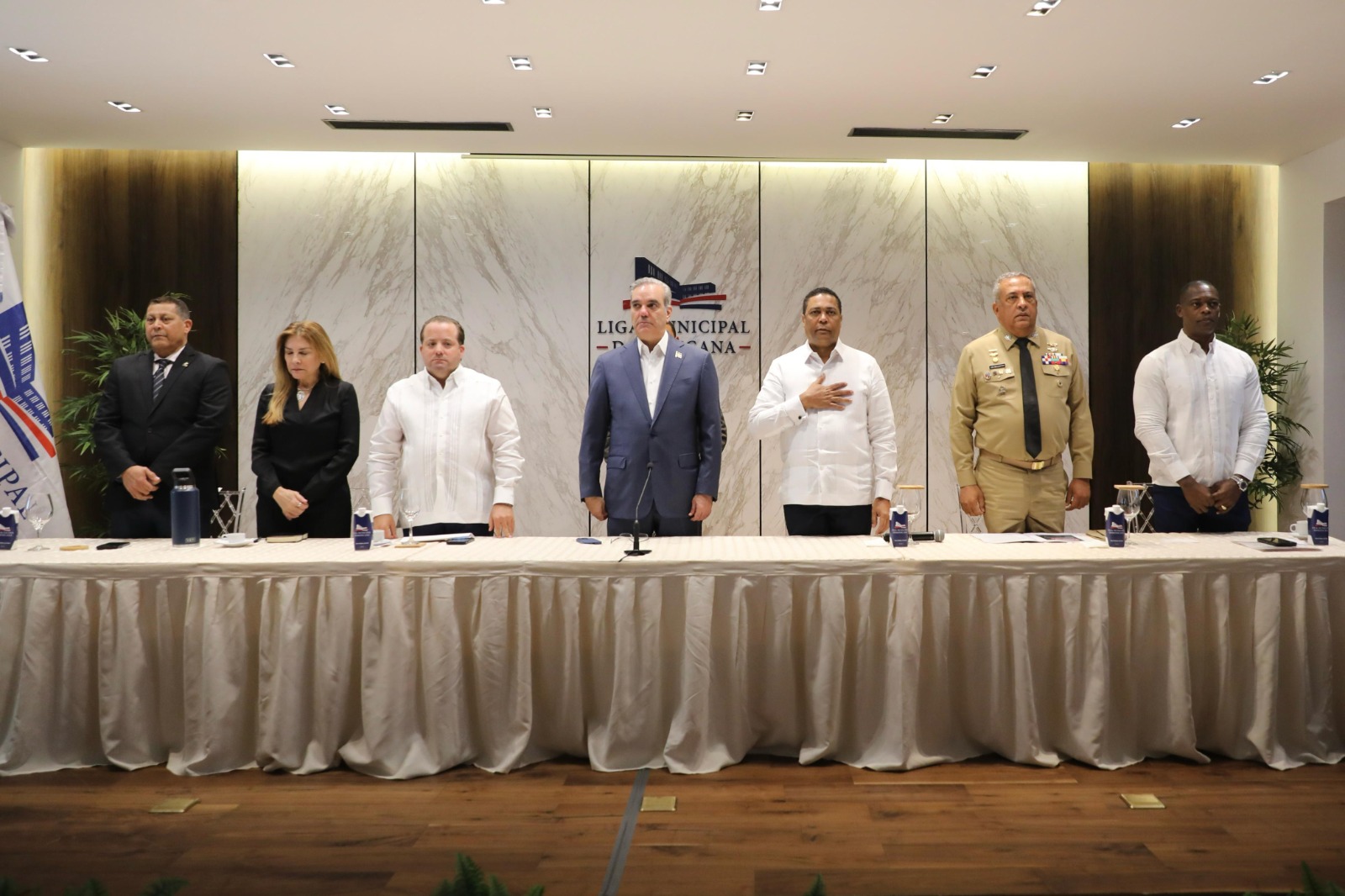 DGM, alcaldes y presidentes de Distritos Municipales firman acuerdo para fortalecer políticas migratorias