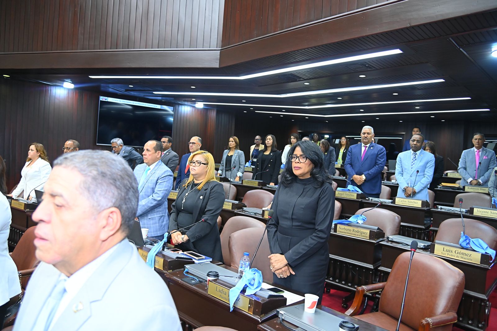 Diputados aprueban resoluciones solicitando la construcción de obras para sus comunidades