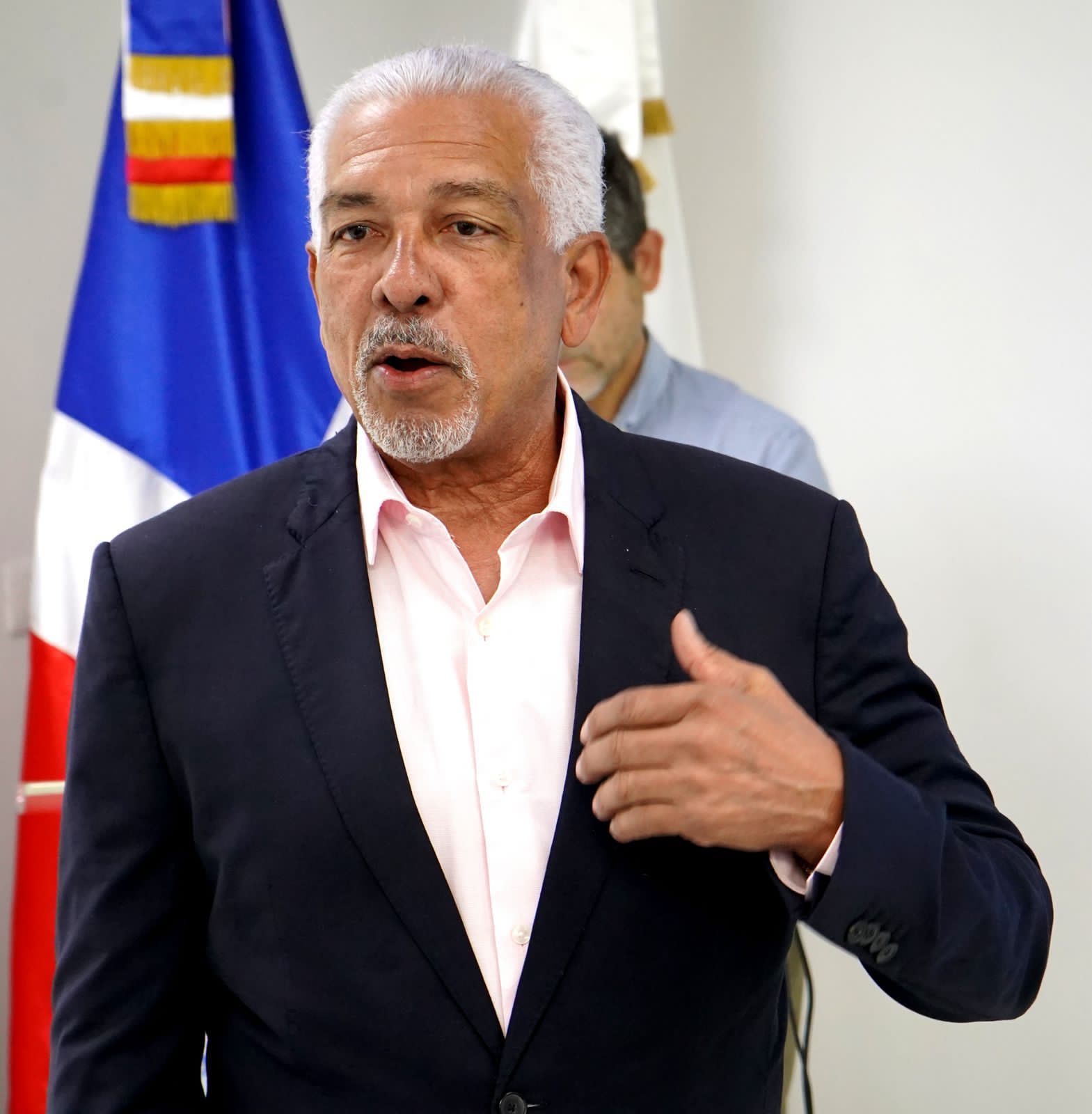 Ingeniero Manuel Amézquita respalda protección de Agricultura a productores de pollo Ingeniero Manuel Amézquita respalda protección de Agricultura a productores de pollo