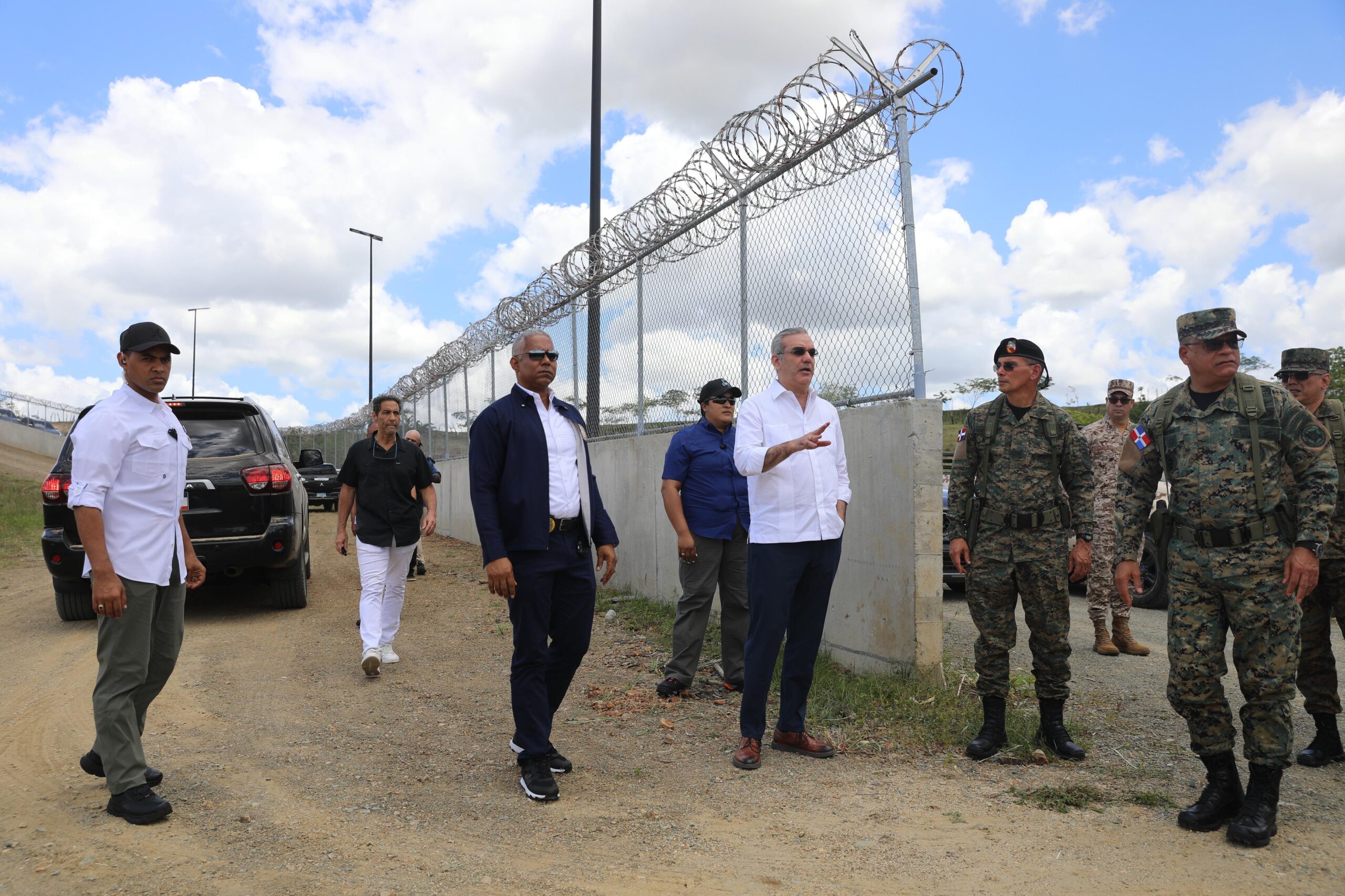 Abinader recorre frontera en Pedernales, Elías Piña y Jimaní