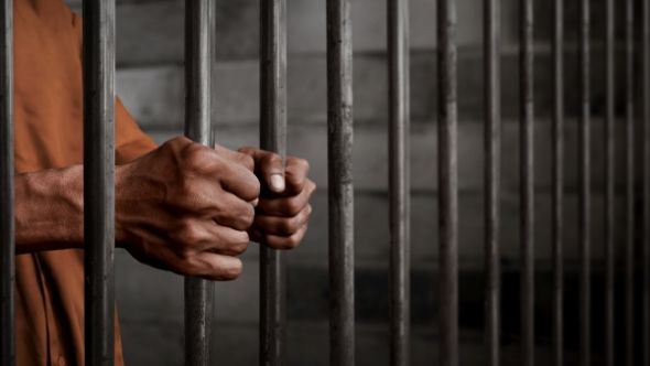 Dictan tres meses de prisión preventiva empleado penitenciario implicado en estafa a comerciantes