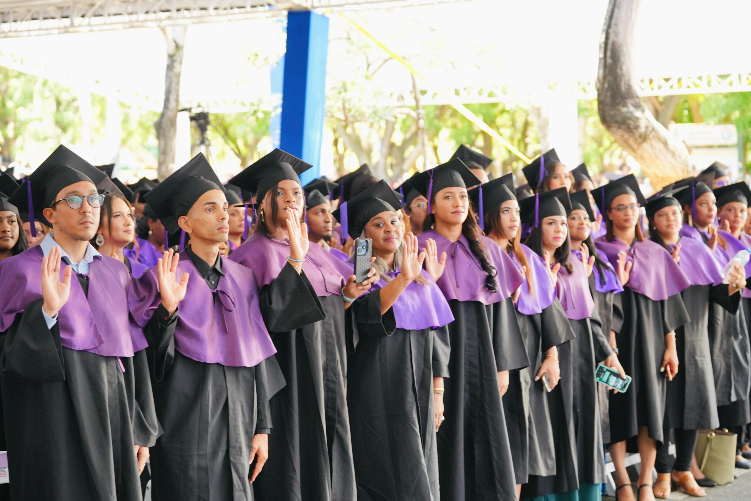 UASD conmemora Revolución de Abril invistiendo 2,507 profesionales de grado y postgrado
