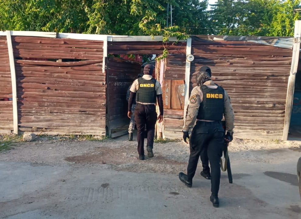 Atacan a tiros agentes DNCD durante operativo de interdicción en Cambita, San Cristóbal Atacan a tiros agentes DNCD durante operativo de interdicción en Cambita, San Cristóbal