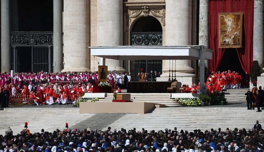 Termina el funeral por el papa Francisco en la plaza de San Pedro