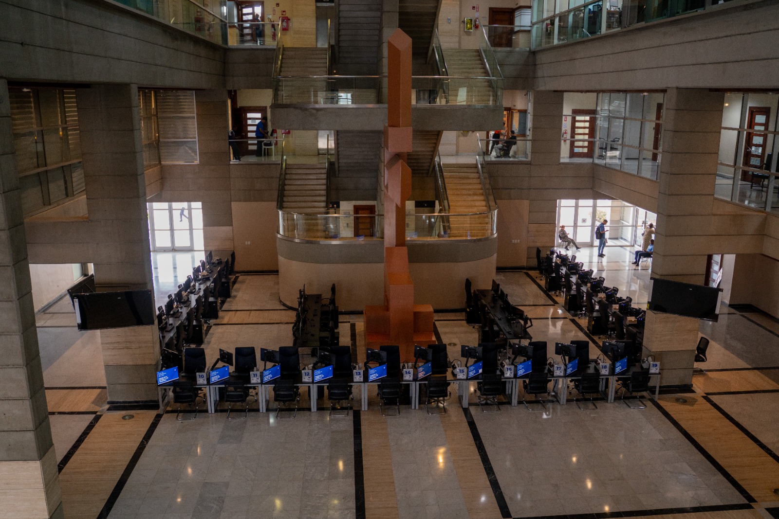 Servicios en edificio de Las Cortes se realizarán digitalmente a partir del 6 de mayo