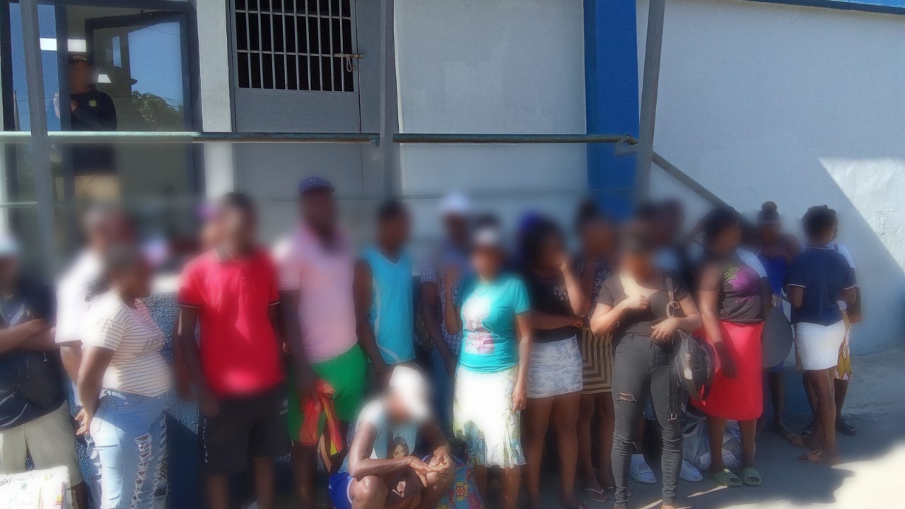 Migración detiene a 996 inmigrantes ilegales y repatría otros 527 a su país