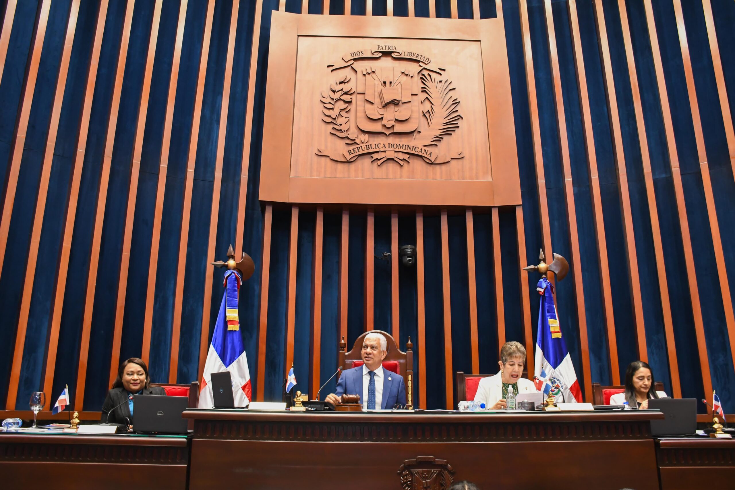 Senado conforma comisión especial estudiará proyecto libertad de expresión y medios audiovisuales