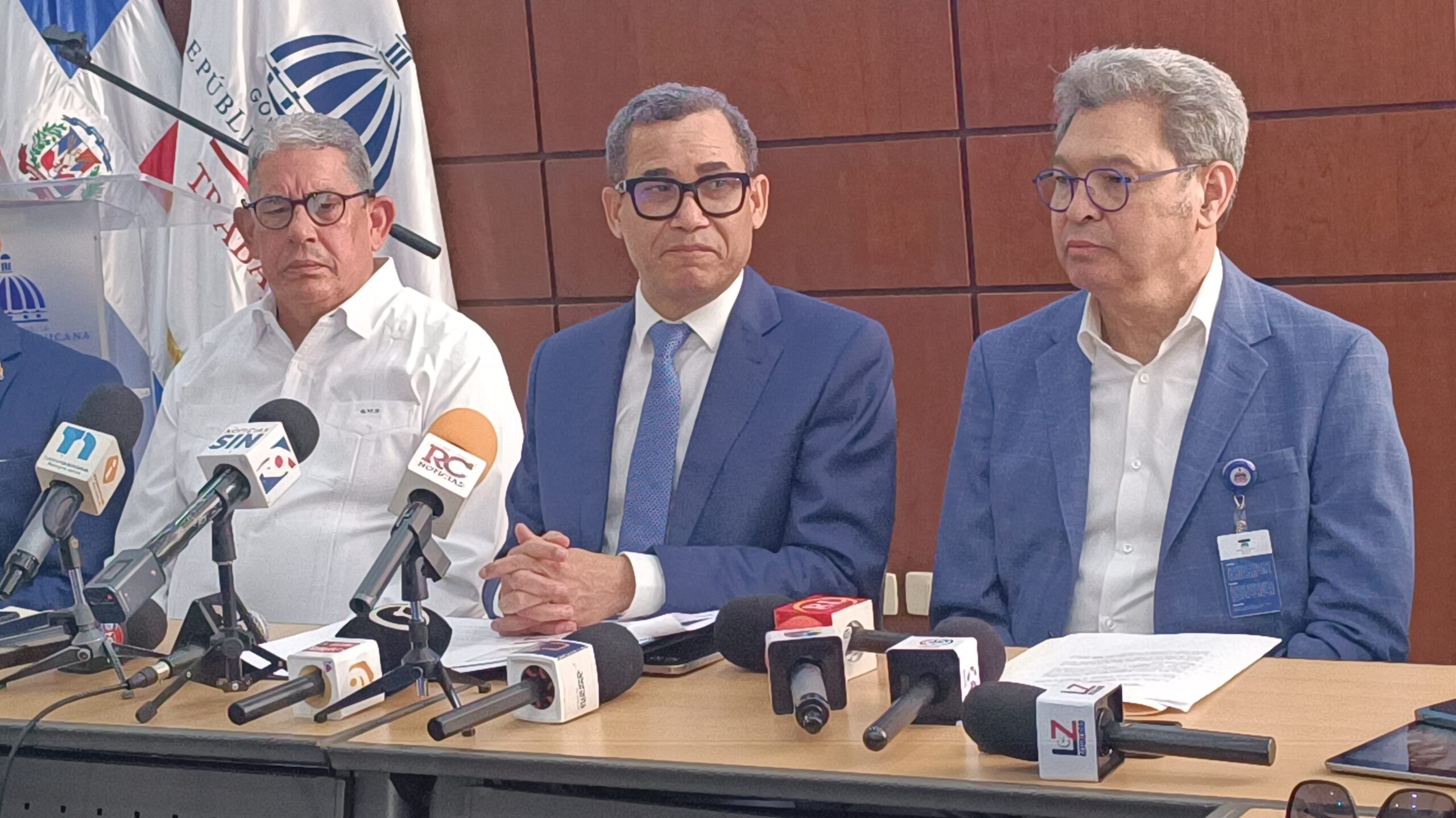 Ocho de nueve empresas violan el artículo 135 del Código Laboral que establece el 80-20, afirma Ministerio de Trabajo Ocho de nueve empresas violan el artículo 135 del Código Laboral que establece el 80-20, afirma Ministerio de Trabajo