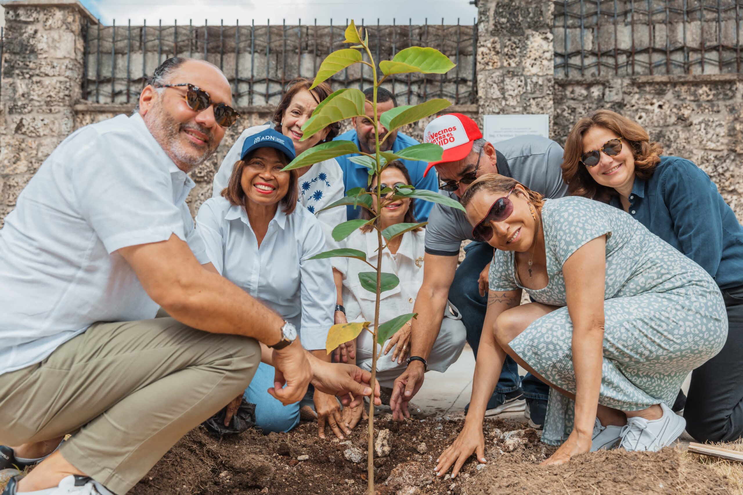 Alcaldía del DN celebra el Día Nacional del Árbol con plantación de 70 árboles en Renacimiento Alcaldía del DN celebra el Día Nacional del Árbol con plantación de 70 árboles en Renacimiento