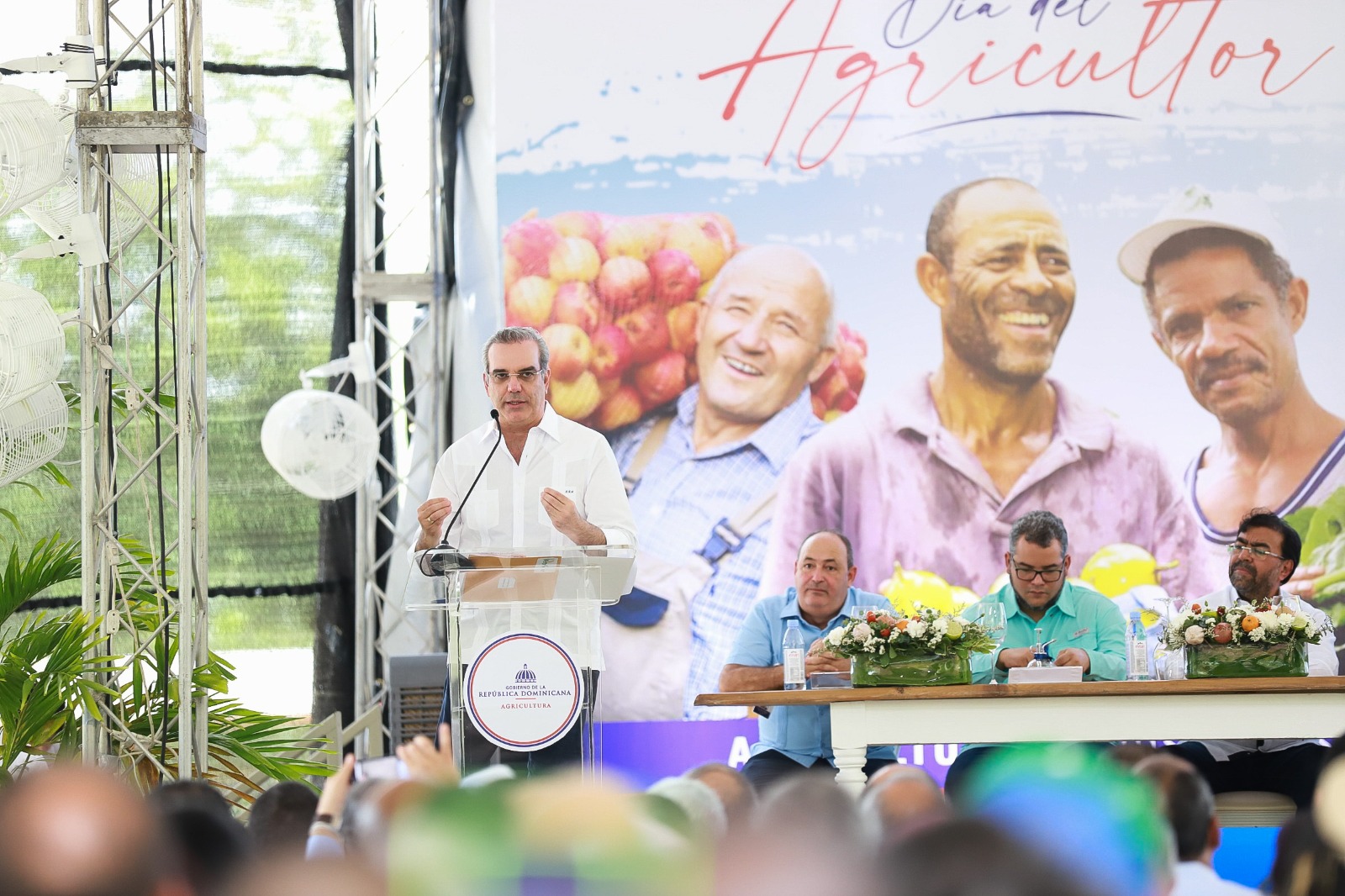 Abinader visitará provincias Espaillat y San Cristóbal este jueves