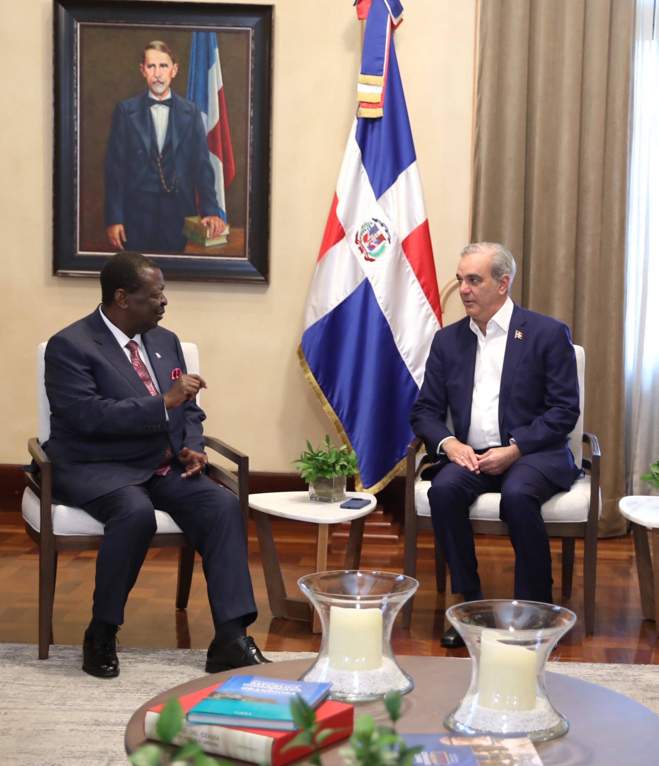 Abinader recibe una visita de cortesía del canciller y primer secretario del gabinete de Kenia, Musalia Mudavadi