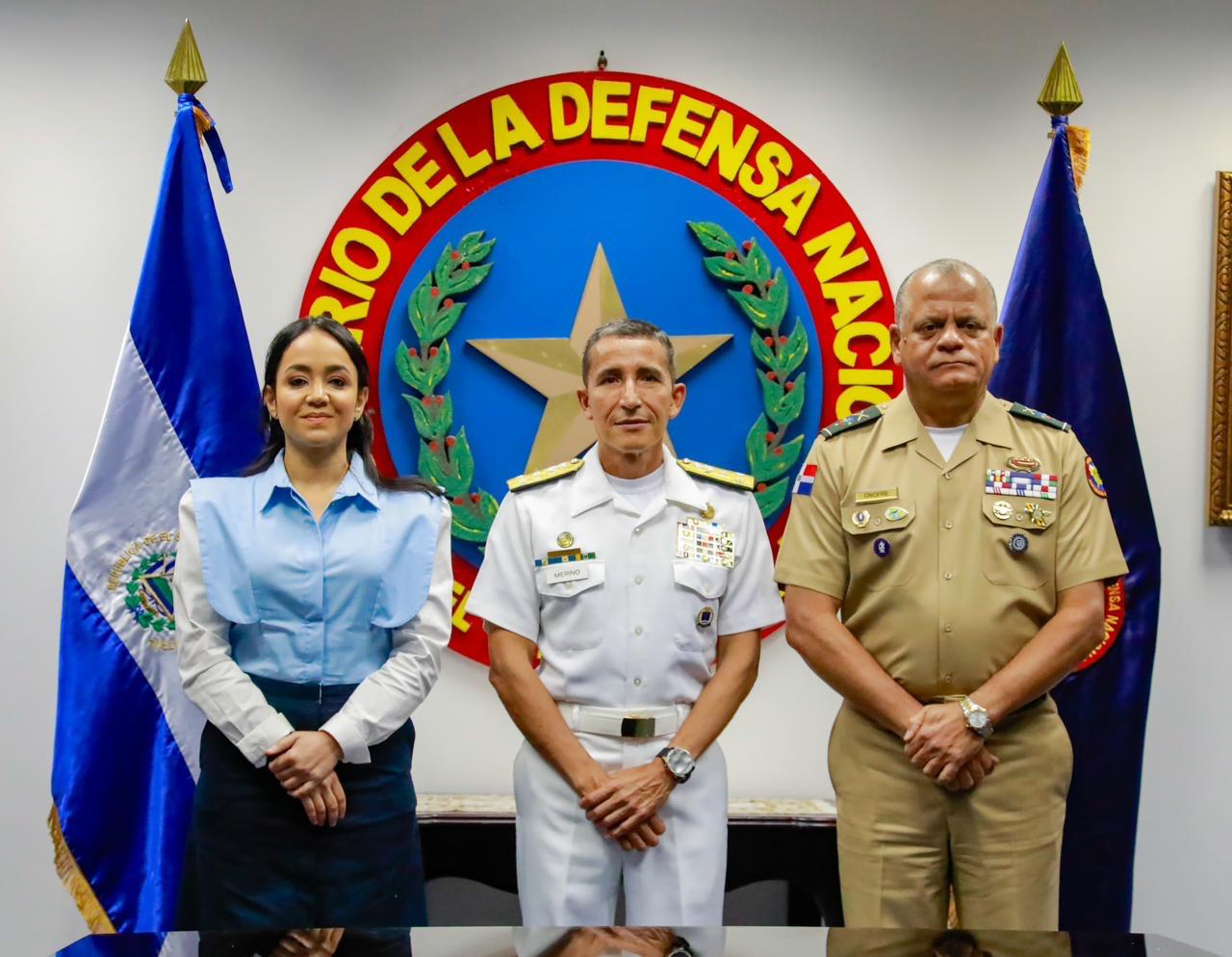 Ministro de Defensa y ministra Faride visitan megacárcel de El Salvador