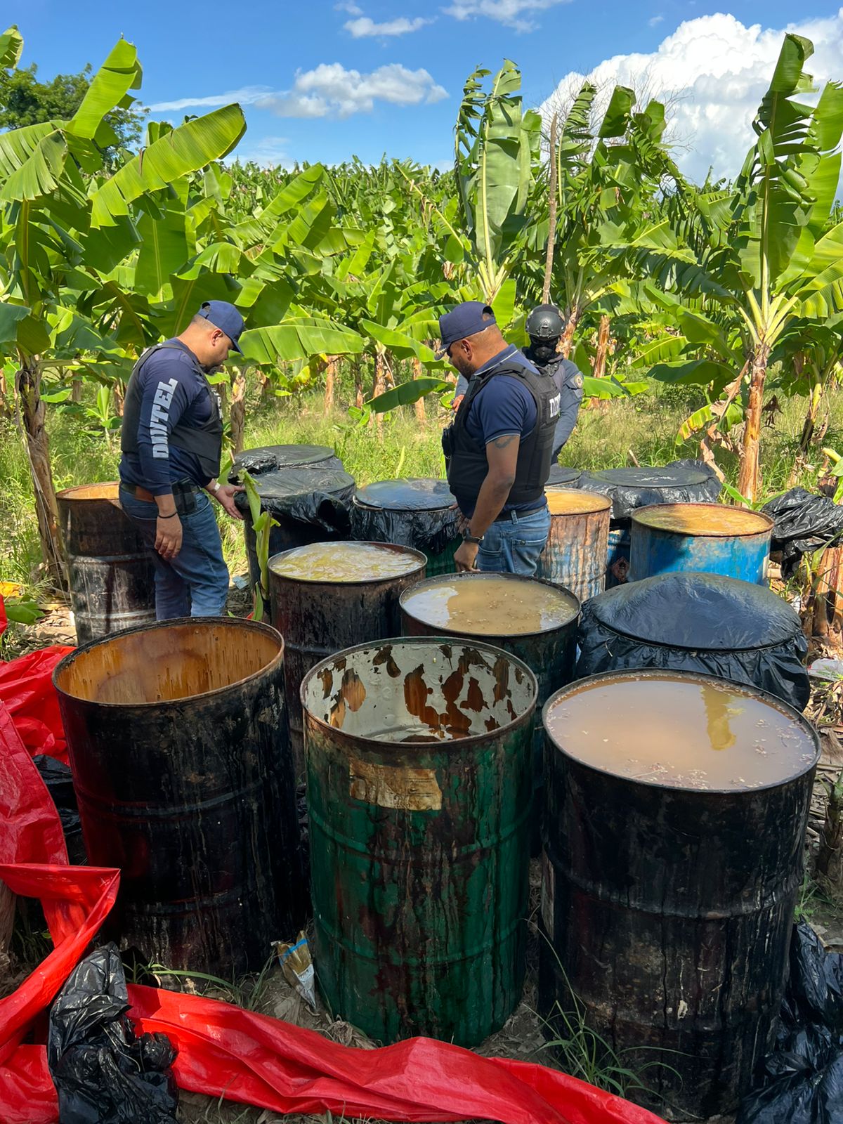 Desmantelan laboratorio clandestino de clerén en Navarrete; detienen dos nacionales haitianos