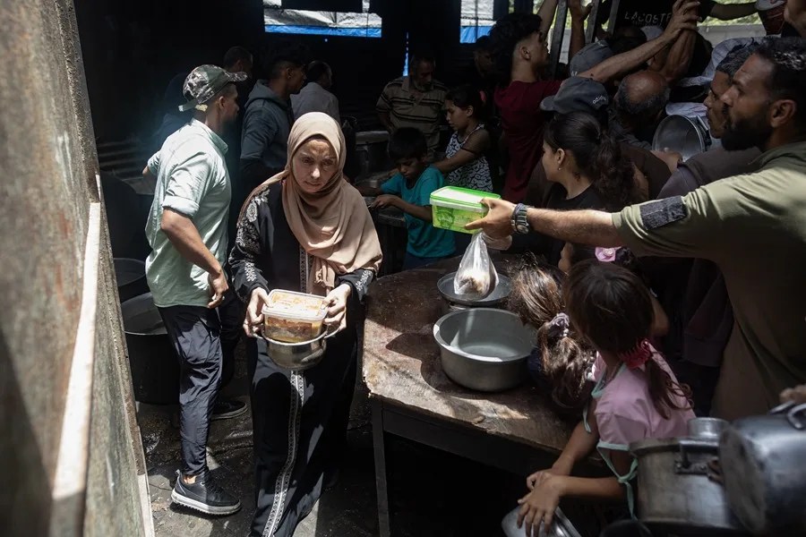 Israel anuncia que suministrará alimentos a Gaza para poder seguir con su ofensiva militar