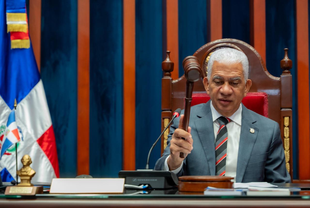 Senado aprueba y declara de urgencia ley que dispone fusión ministerios de Hacienda y Economía