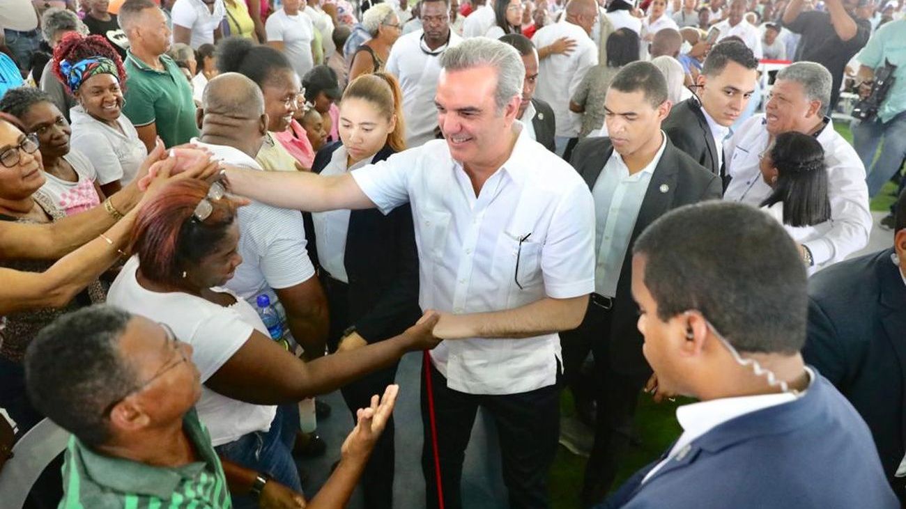 Abinader inaugurará carretera en SPM, polideportivos en SDE y nuevo centro de retención vehicular en SDO Abinader inaugurará carretera en SPM, polideportivos en SDE y nuevo centro de retención vehicular en SDO