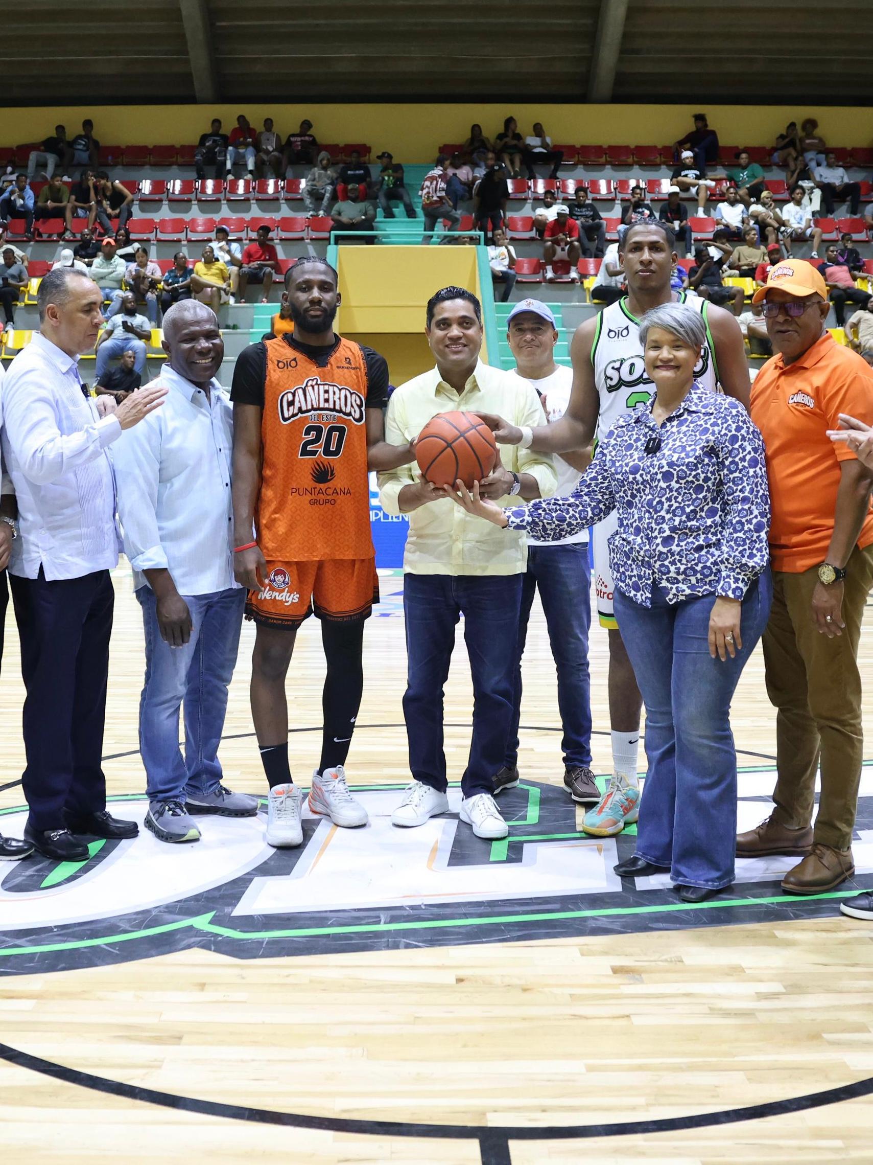 Ministro Kelvin Cruz inaugura remozado multiuso Rolando Ramírez en SPM
