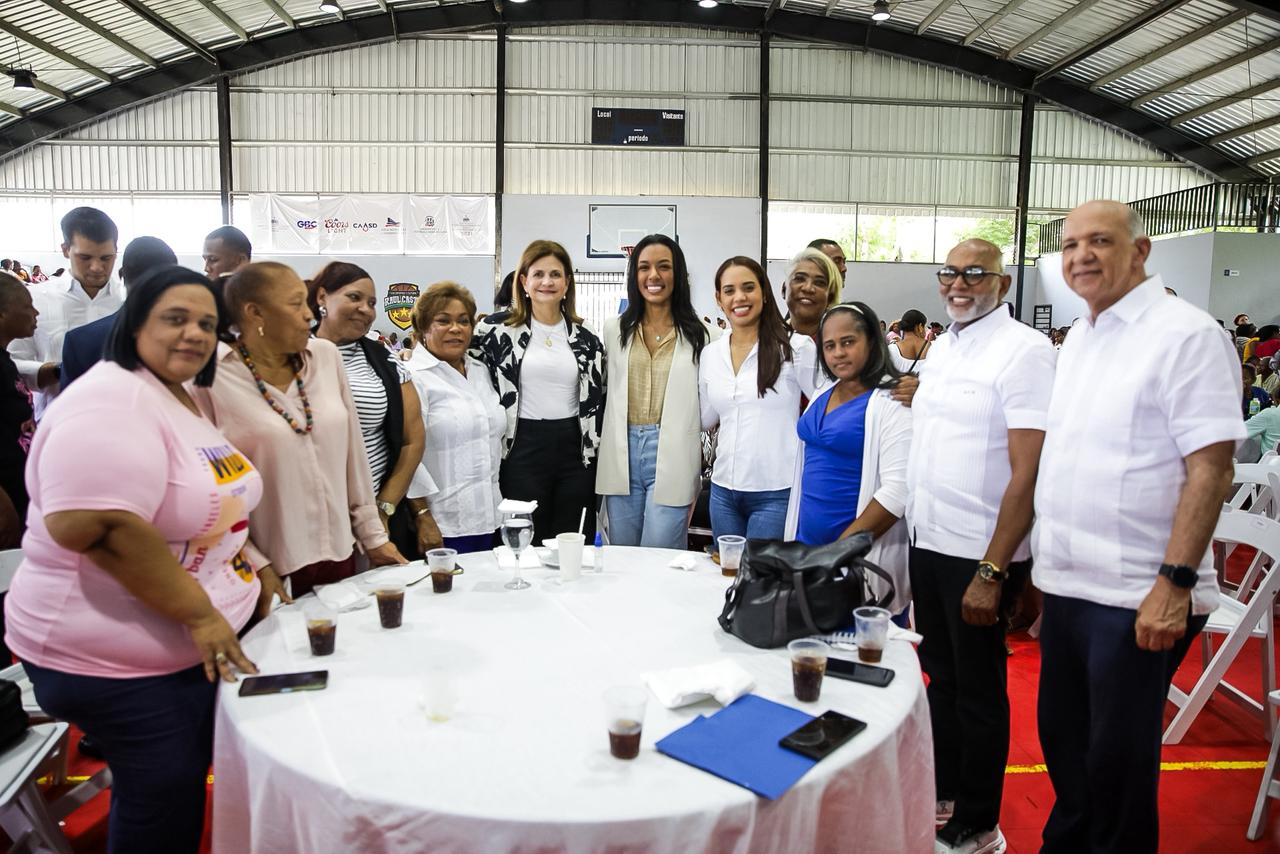 “Las madres son el alma de cada hogar”, afirma Raquel Peña en almuerzo con mujeres de SDN “Las madres son el alma de cada hogar”, afirma Raquel Peña en almuerzo con mujeres de SDN