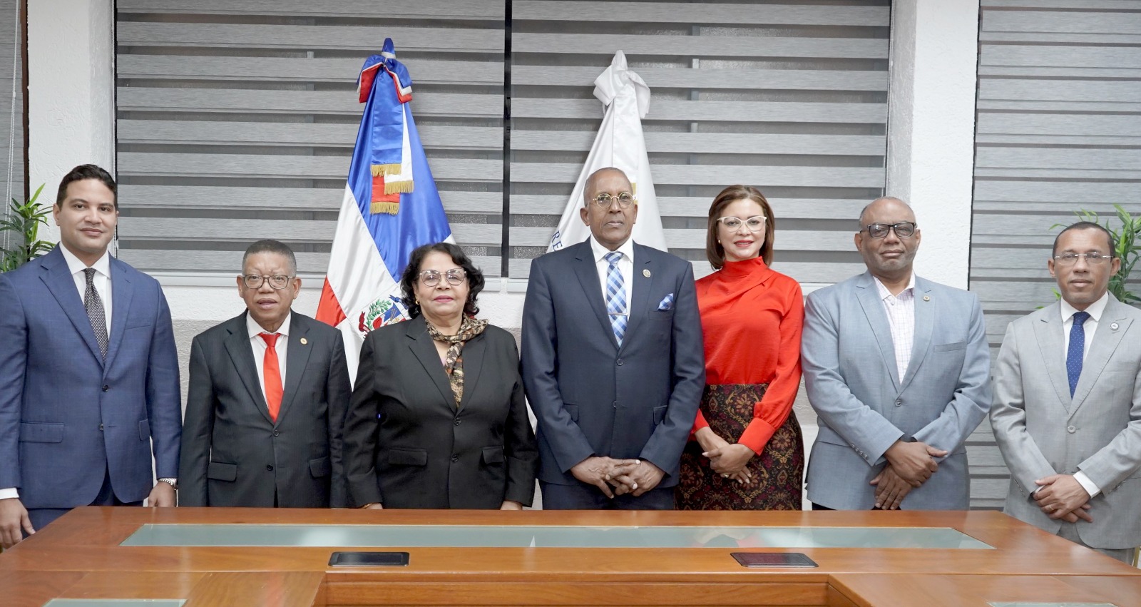Pleno de la Cámara de Cuentas se reúne con el contralor general para intercambiar propuestas interinstitucionales en beneficio del país Pleno de la Cámara de Cuentas se reúne con el contralor general para intercambiar propuestas interinstitucionales en beneficio del país