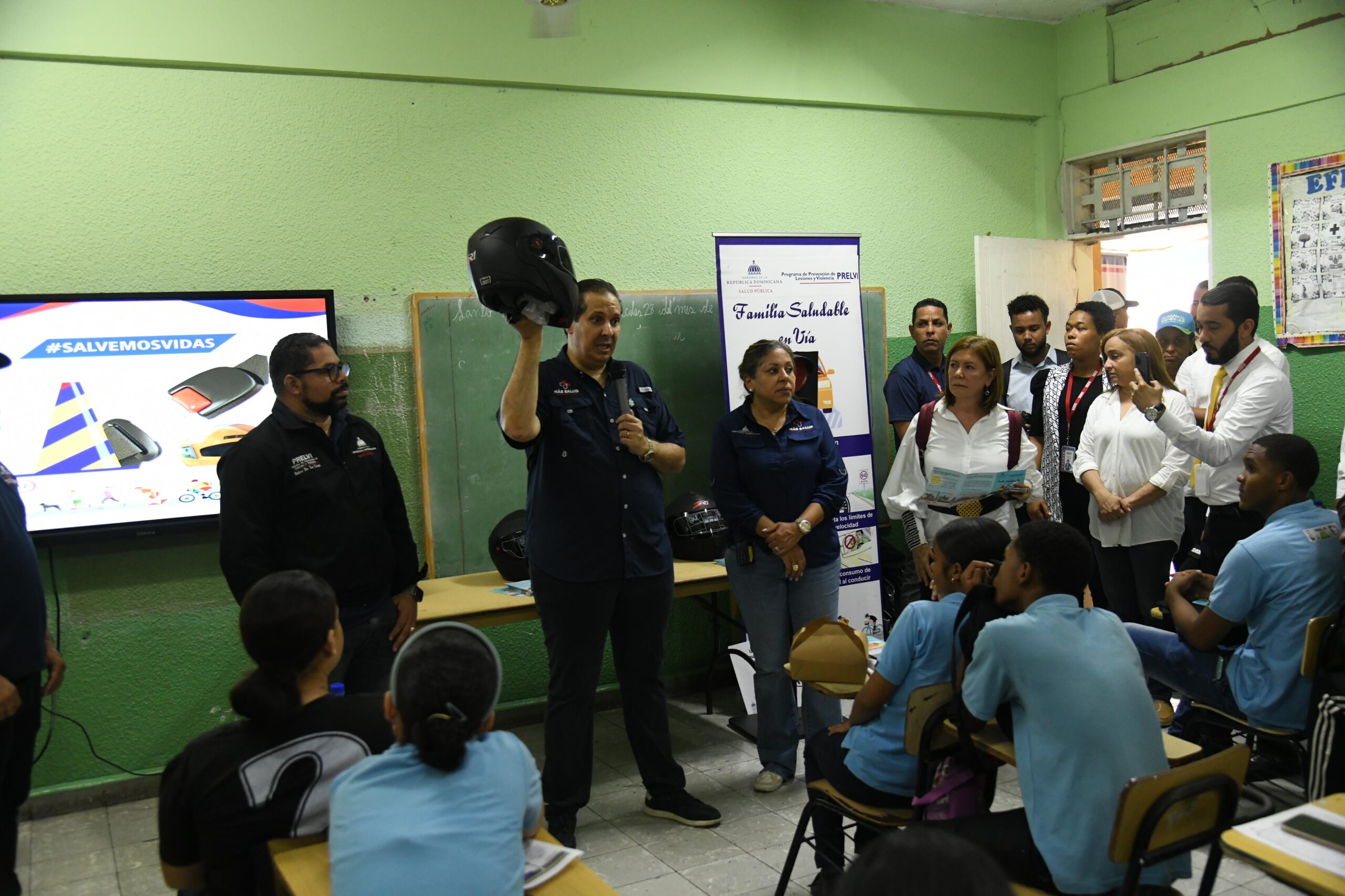 Operativo médico “Más Salud y Bienestar” continúa este sábado en la escuela San Vicente de Paúl en Los Mina