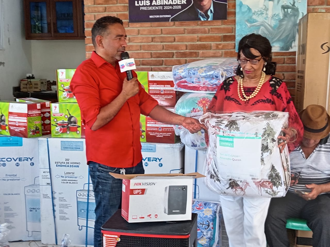Colegio Dominicano de Locutores celebra día de las madres a mujeres miembros de la institución