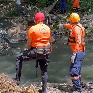 Defensa Civil recupera cuerpo de niña desparecida en cañada Villa Mella