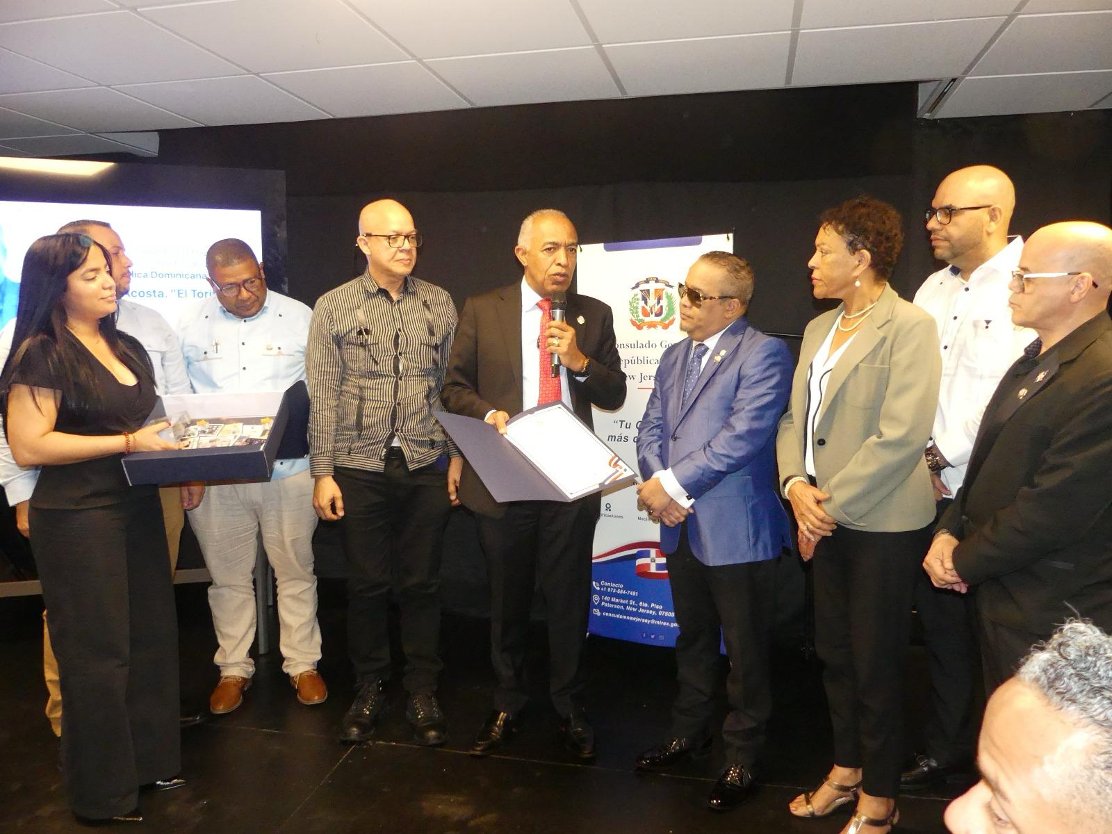 Consulado dominicano en New Jersey rinde homenaje a Héctor Acosta “El Torito”