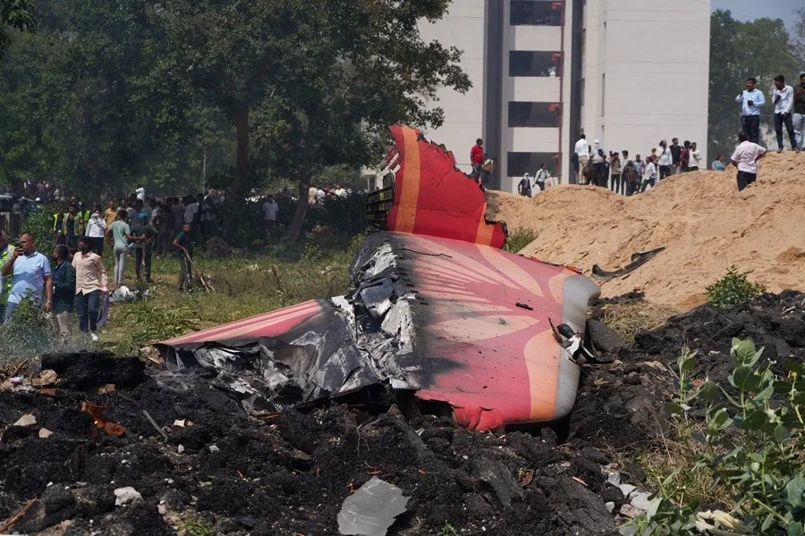 Hallan un superviviente del accidente de Air India con 242 pasajeros con destino a Londres en la India