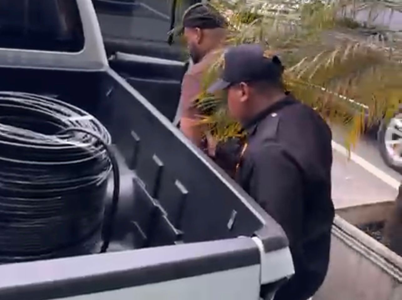 Policía Nacional arresta a hombre por robo de cables eléctricos propiedad de Edeeste Policía Nacional arresta a hombre por robo de cables eléctricos propiedad de Edeeste