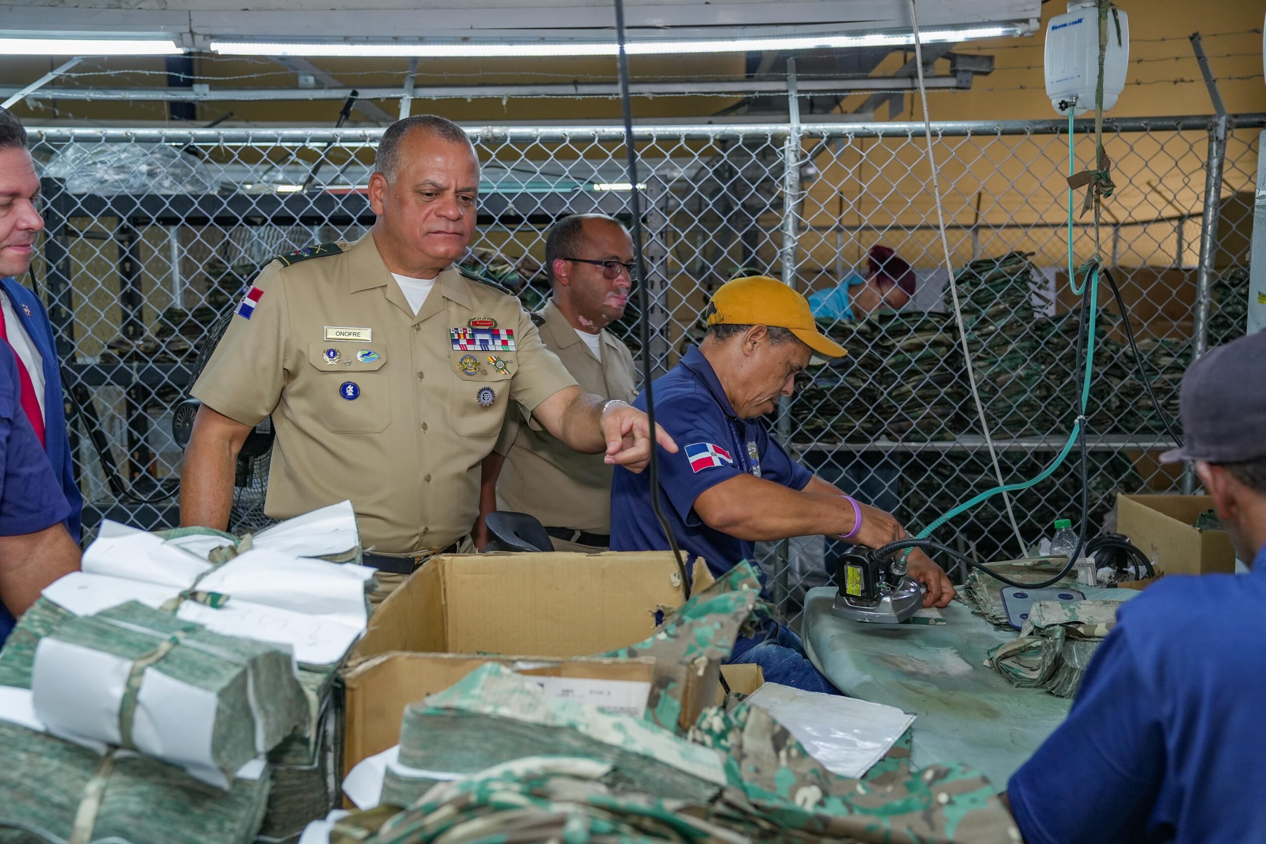 Ministro de Defensa supervisa ampliación y automatización de planta textil de Industria Militar Dominicana en Bonao
