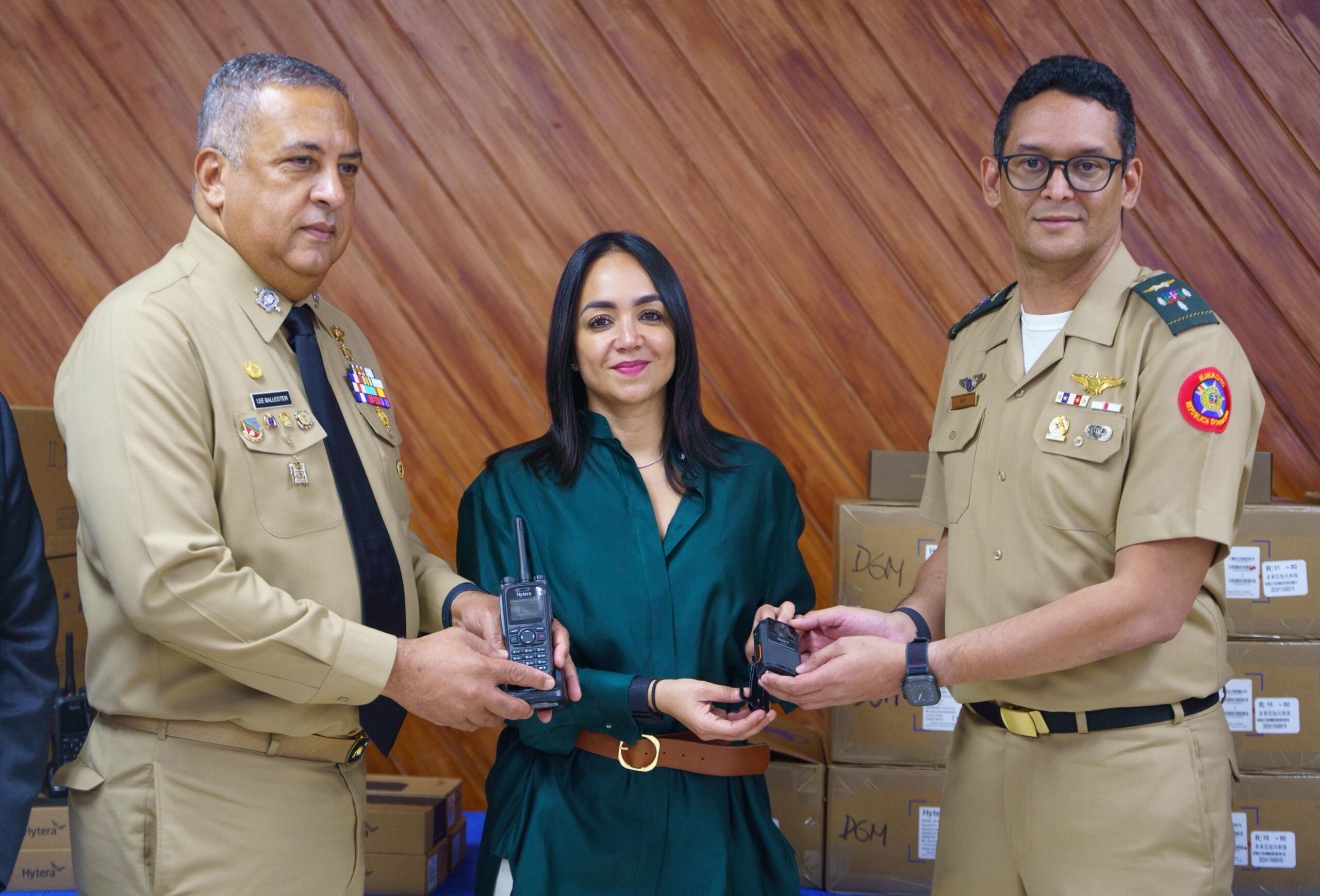 MIP entrega a la DGM 200 radios y 200 “Bodycams” para fortalecer y transparentar operaciones migratorias MIP entrega a la DGM 200 radios y 200 “Bodycams” para fortalecer y transparentar operaciones migratorias