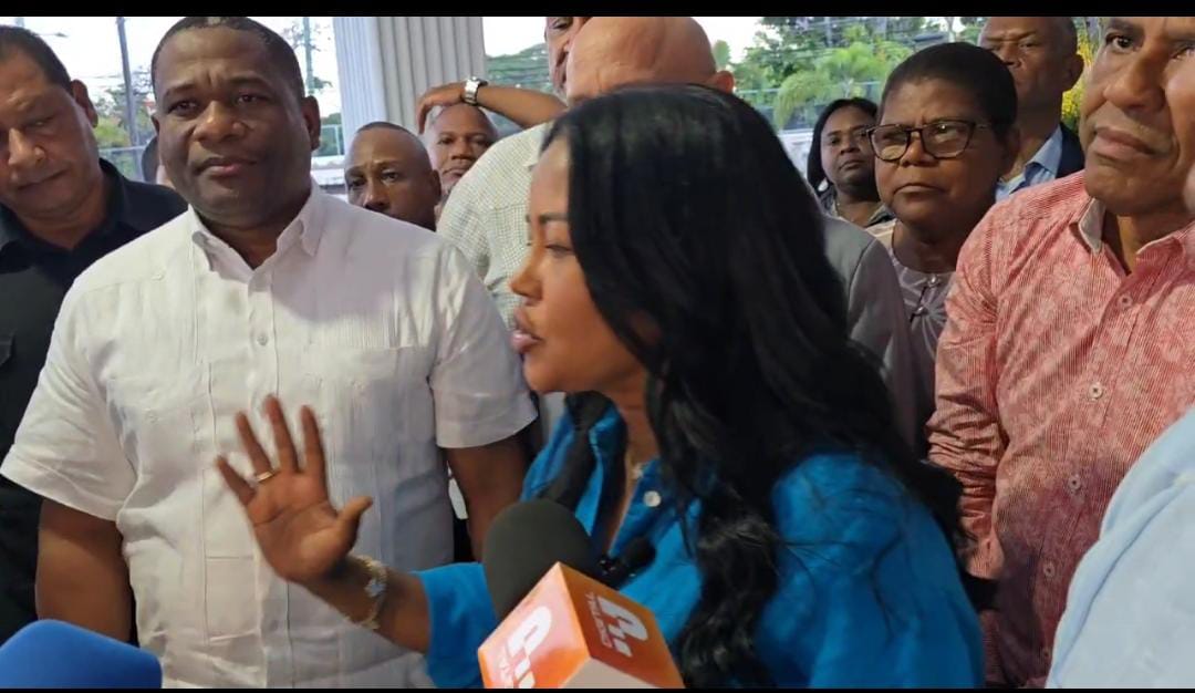 Scarlet Benzán impulsa unidad y respeto a libertad de elección de precandidatos