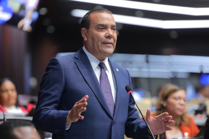 Diputado Alcibíades Tavárez denuncia abandono de hospitales en San Pedro de Macorís Diputado Alcibíades Tavárez denuncia abandono de hospitales en San Pedro de Macorís
