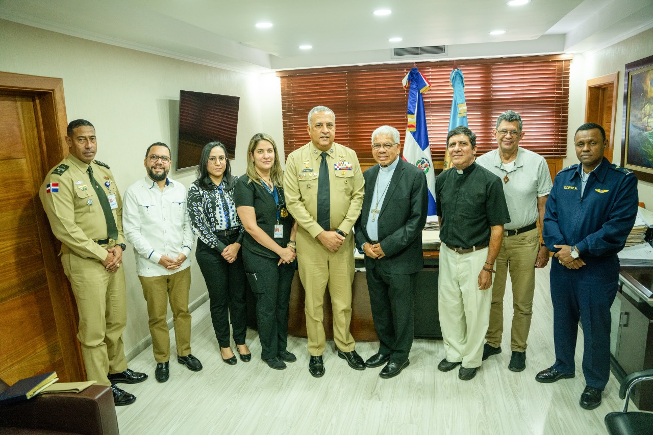 Arzobispo Francisco Ozoria realiza visita de cortesía al director general de Migración Arzobispo Francisco Ozoria realiza visita de cortesía al director general de Migración
