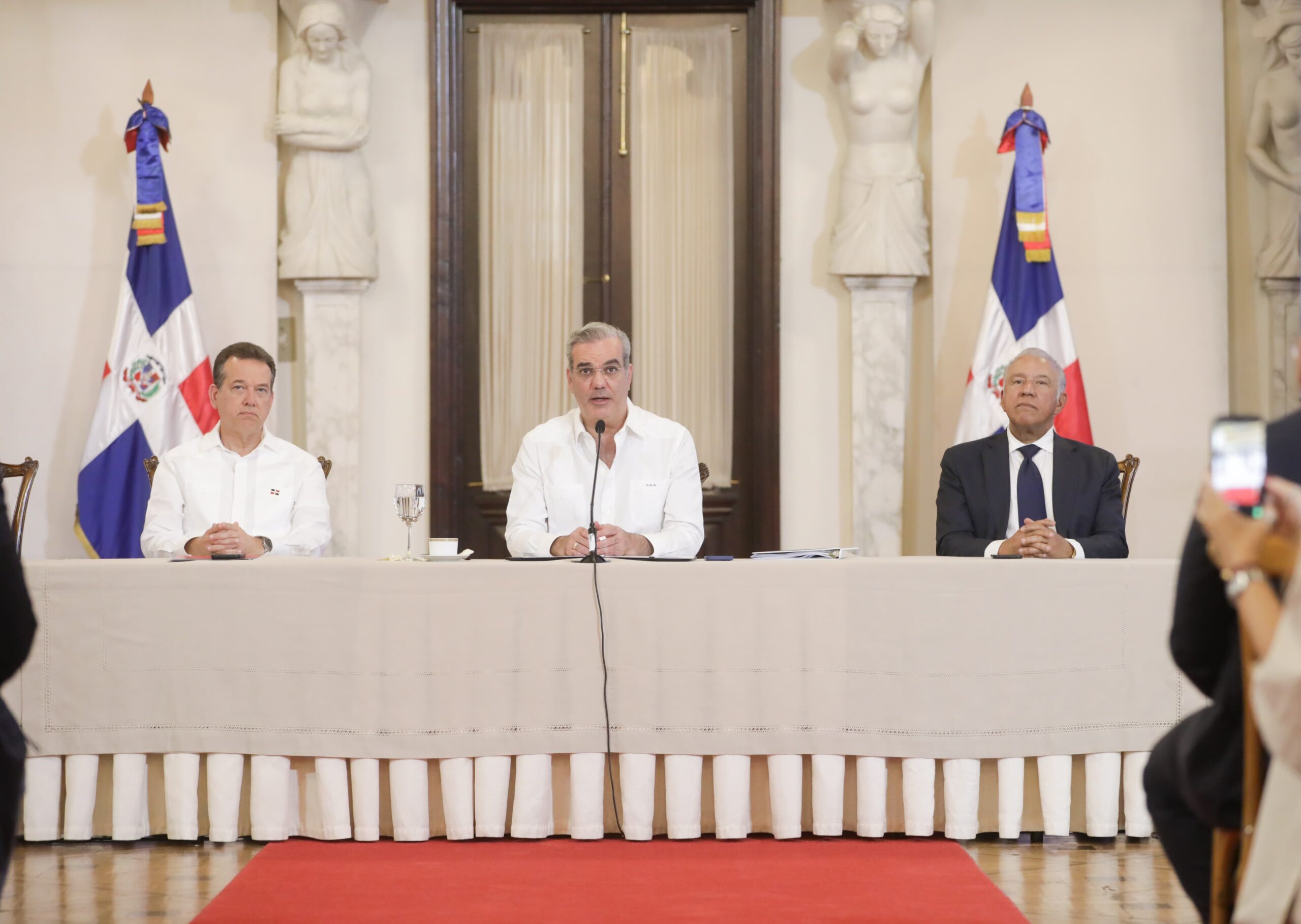 Exportaciones dominicanas marcan récord: Presidente Abinader destaca salto de 23.6% y expansión global