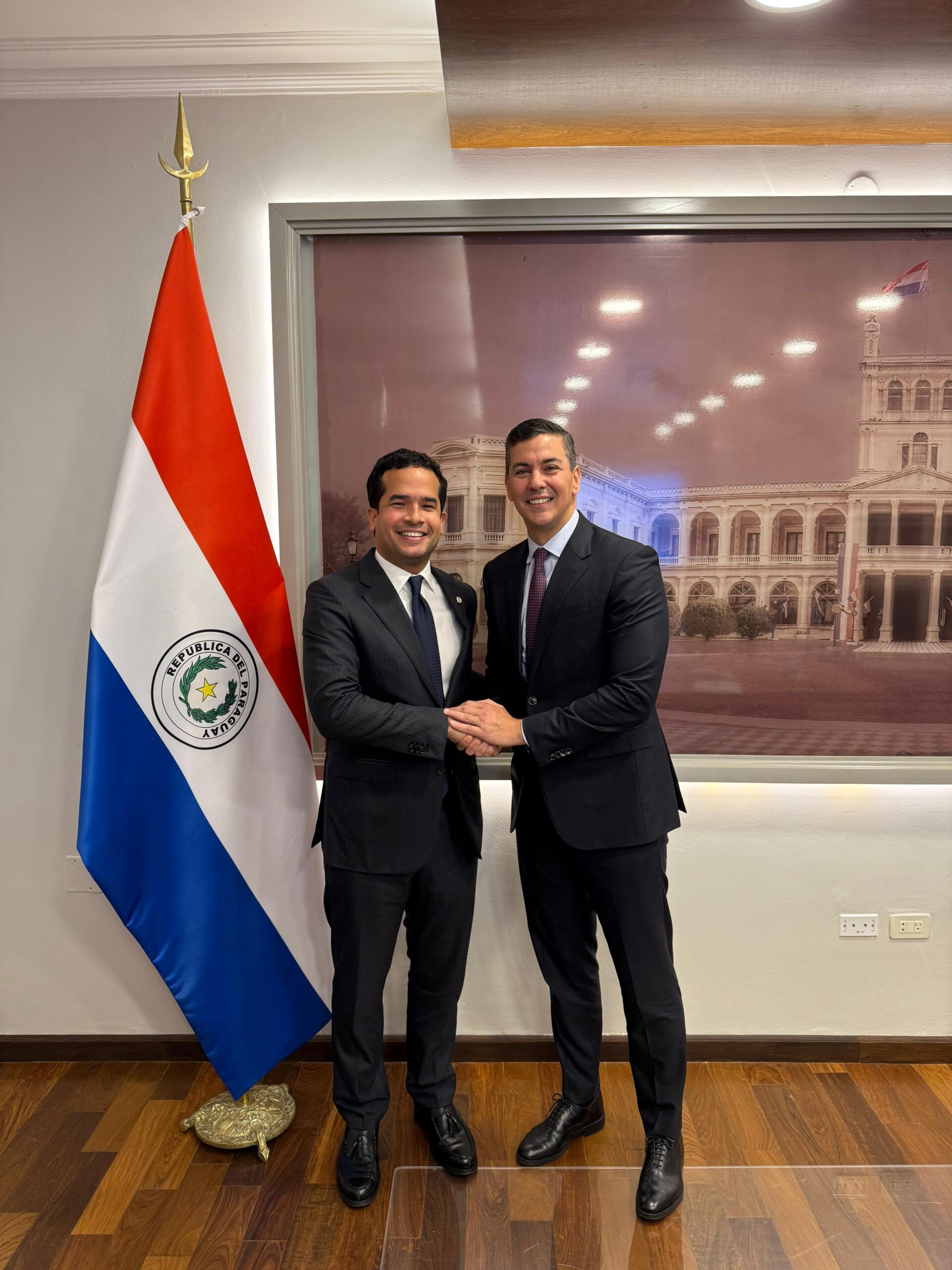 Presidente de Paraguay recibe al senador Omar Fernández Presidente de Paraguay recibe al senador Omar Fernández