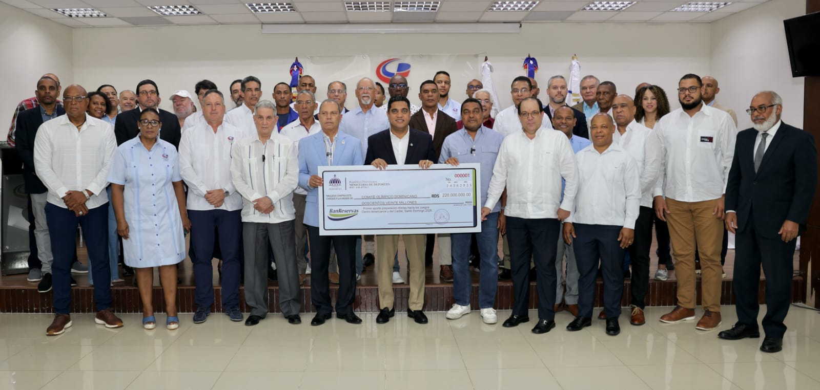 Ministro Kelvin Cruz entrega 220 millones para la preparación de atletas para los Juegos Santo Domingo 2026 Ministro Kelvin Cruz entrega 220 millones para la preparación de atletas para los Juegos Santo Domingo 2026