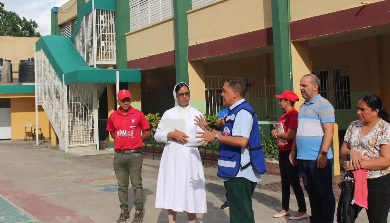 Trasladan a sor Mercy Guzmán luego de protestan por terminación de pabellón en la Escuela Parroquial de Cristo Rey 