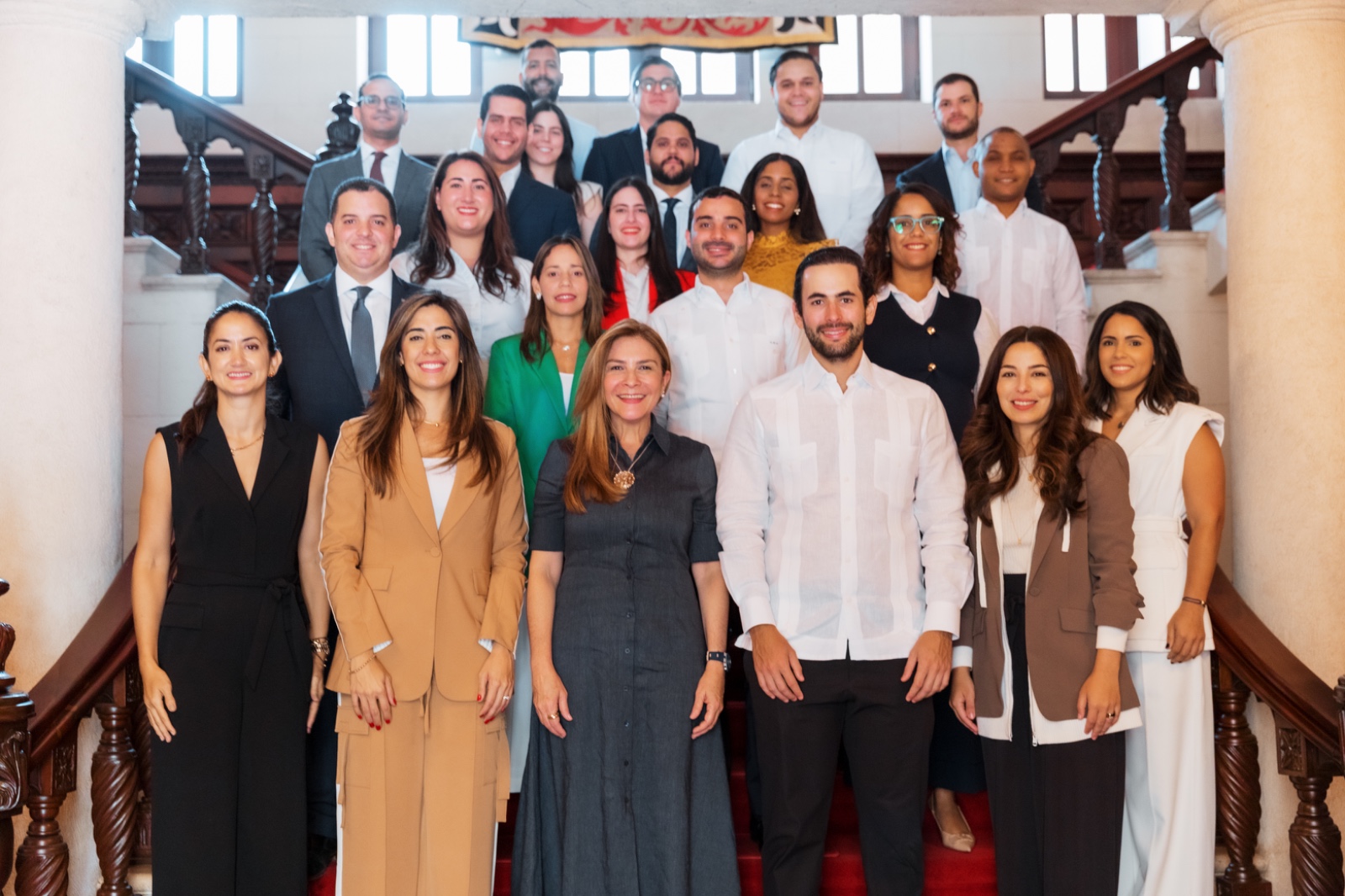 Carolina Mejía recibe a los jóvenes empresarios de ANJE para compartir su visión estratégica con el PISD