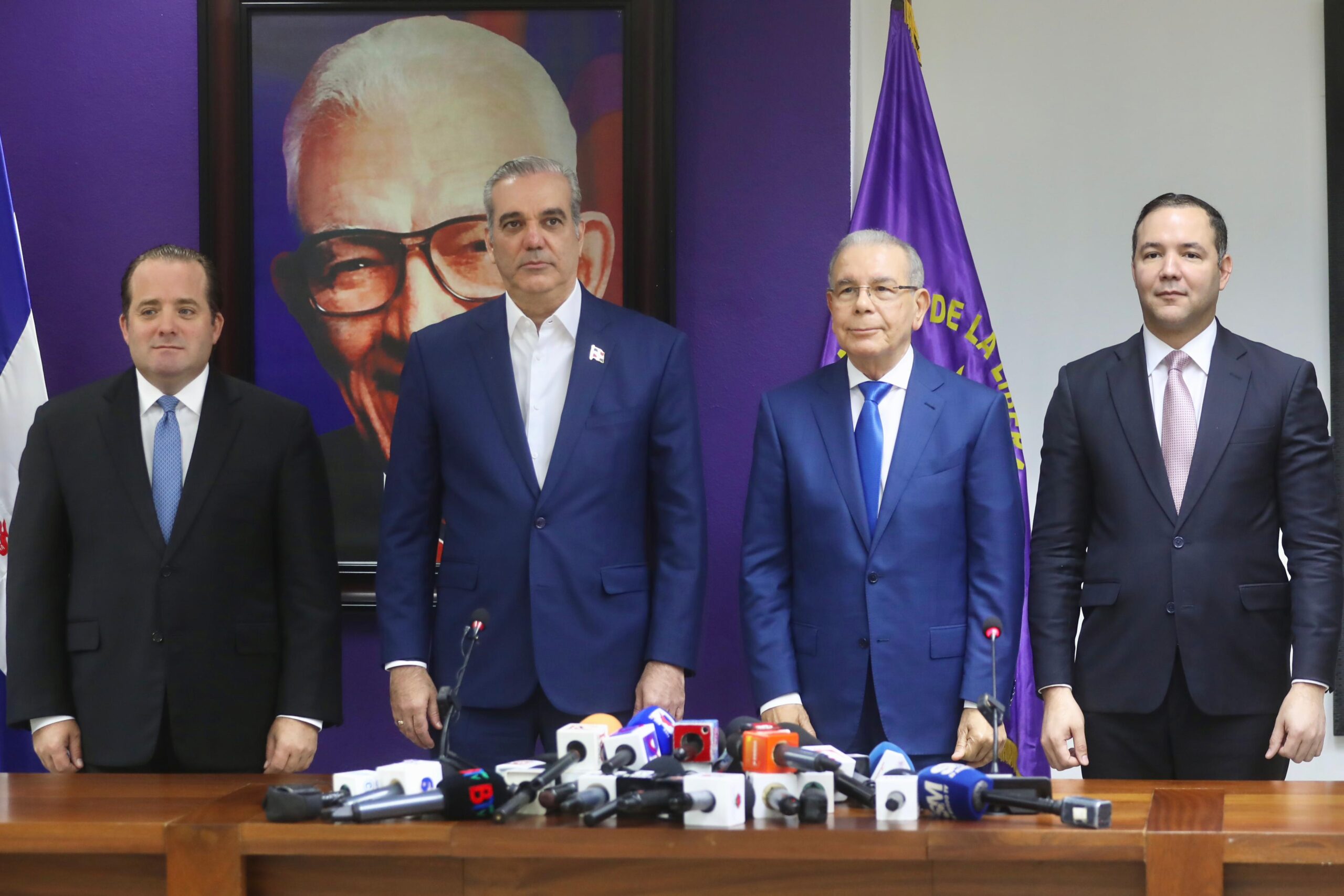 Abinader se reúne con el expresidente Danilo Medina para fortalecer posición unificada ante crisis haitiana Abinader se reúne con el expresidente Danilo Medina para fortalecer posición unificada ante crisis haitiana