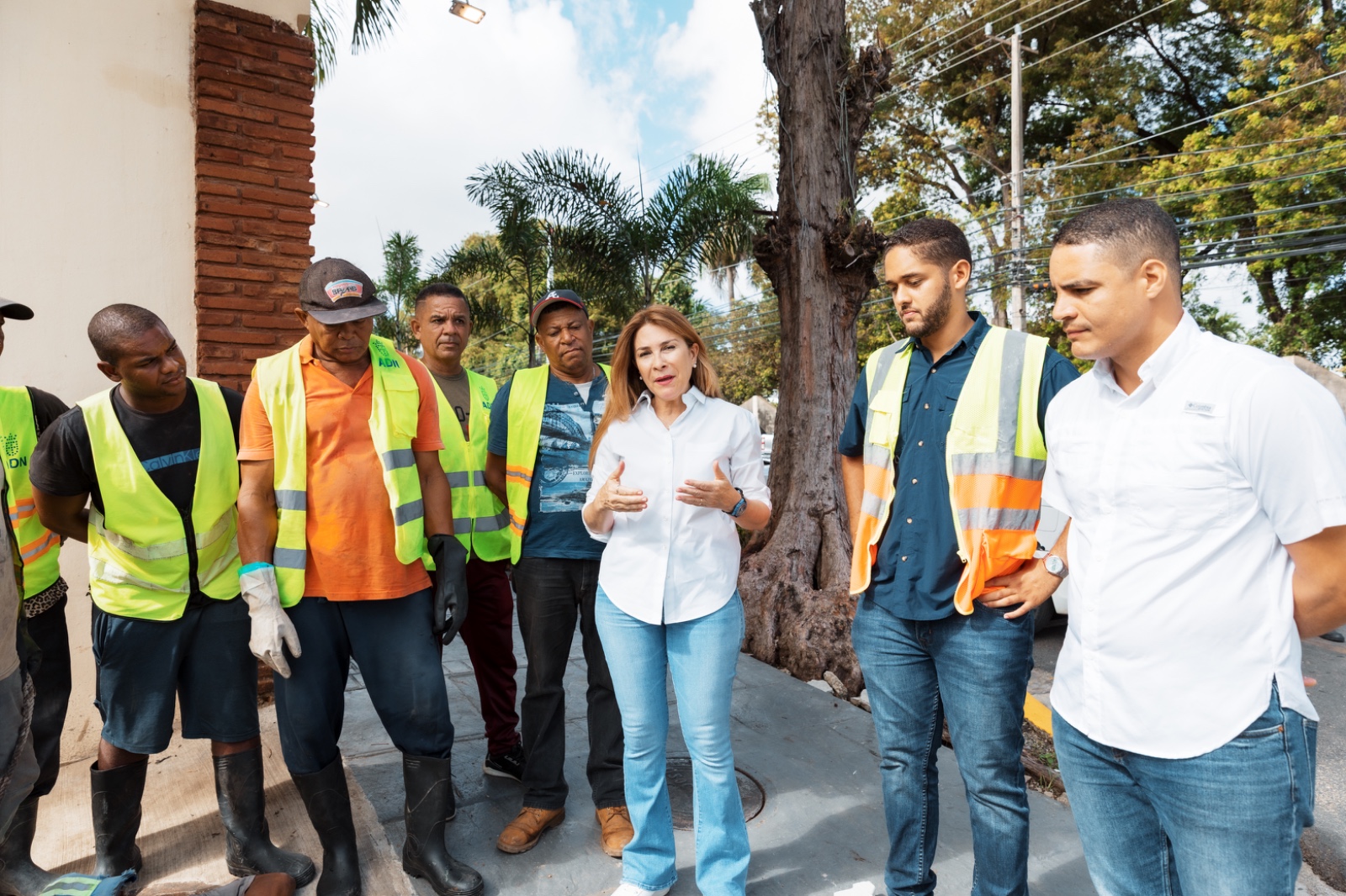 Carolina Mejía supervisa trabajos preventivos y pide unirse por el cuidado de la ciudad
