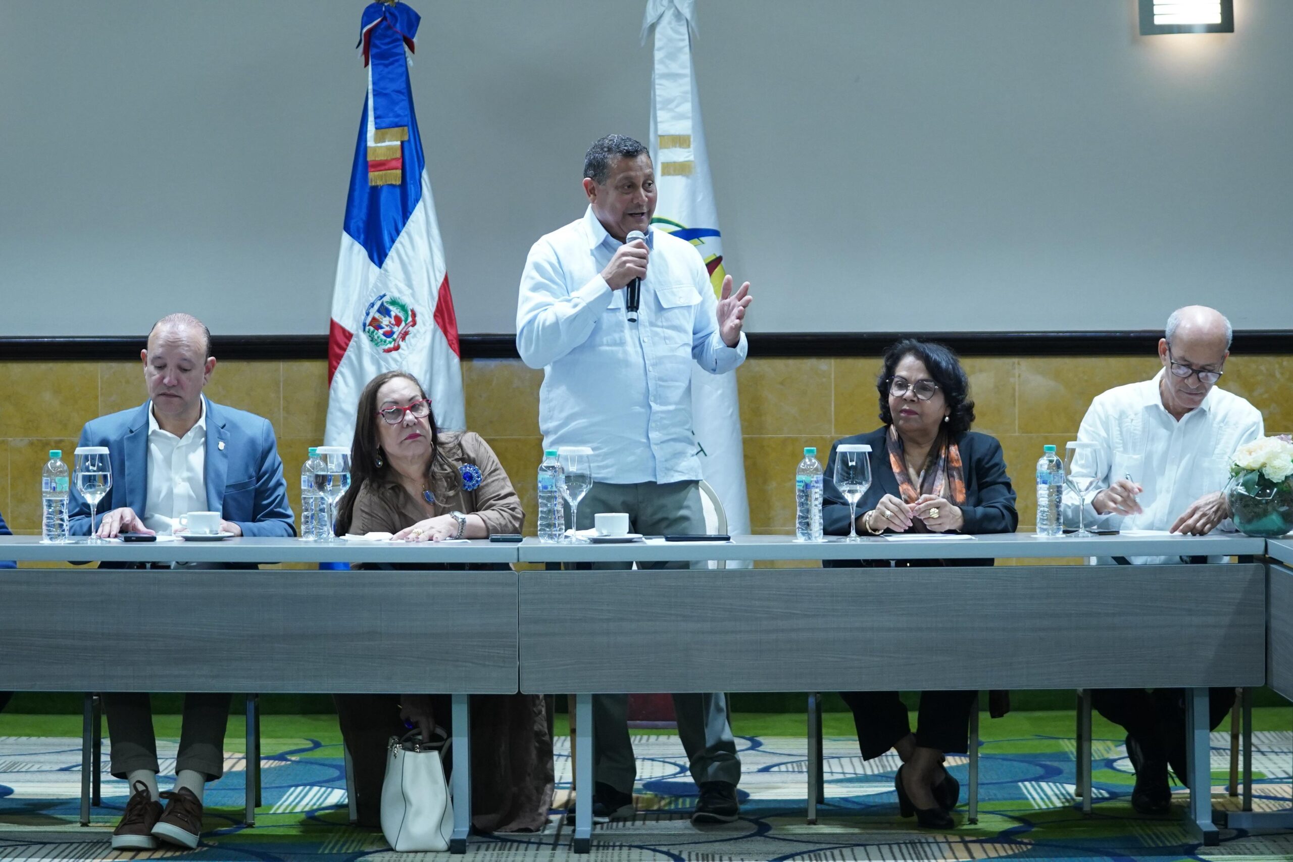 Presidente de Fedomu, Nelson Núñez, llama a alcaldes a manejar recursos con transparencia Presidente de Fedomu, Nelson Núñez, llama a alcaldes a manejar recursos con transparencia