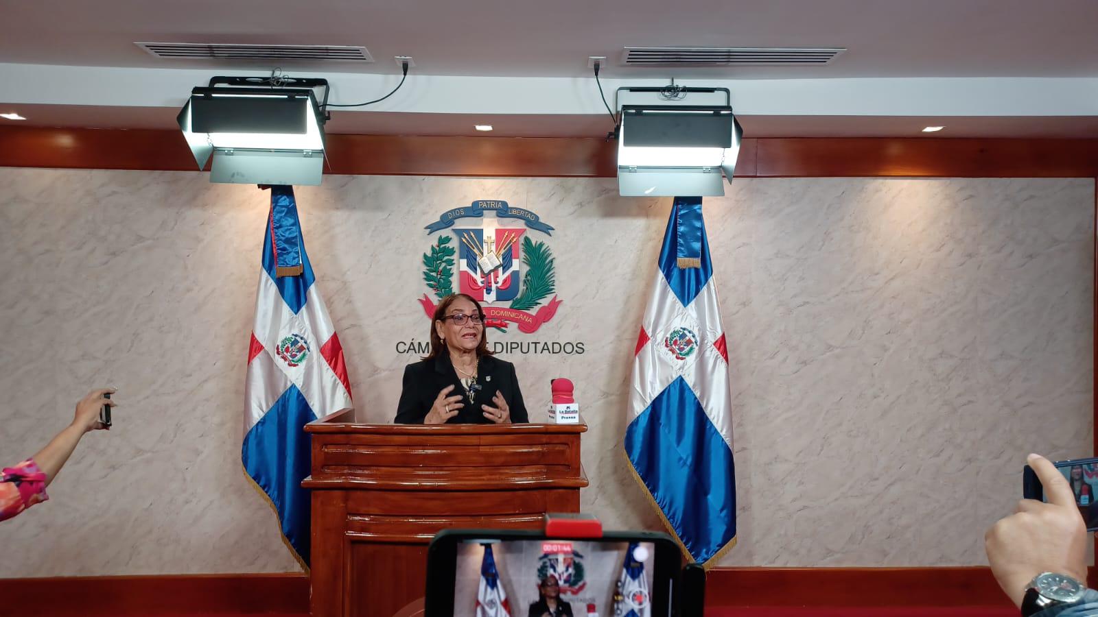 Diputada Carmen Leida somete proyecto que crea sistema de compensación en Peravia Diputada Carmen Leida somete proyecto que crea sistema de compensación en Peravia