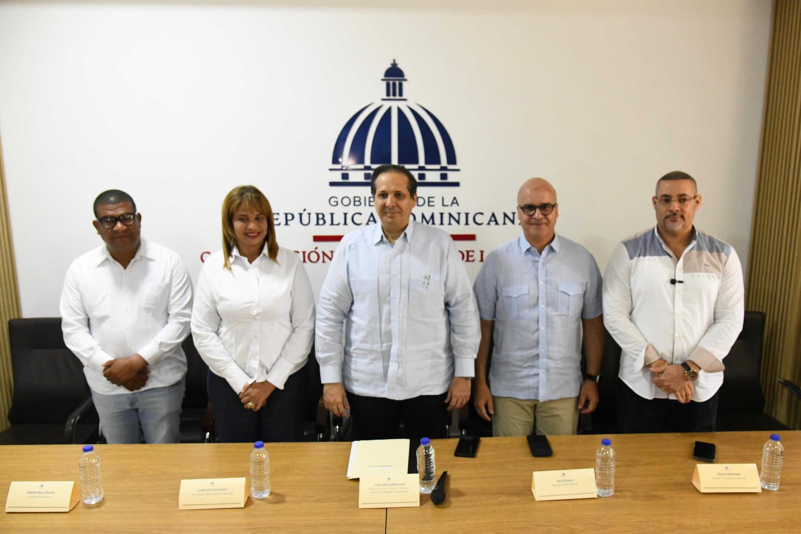 Víctor Atallah encabeza jornada de trabajo “El Gobierno en las Provincias” en La Romana Víctor Atallah encabeza jornada de trabajo “El Gobierno en las Provincias” en La Romana