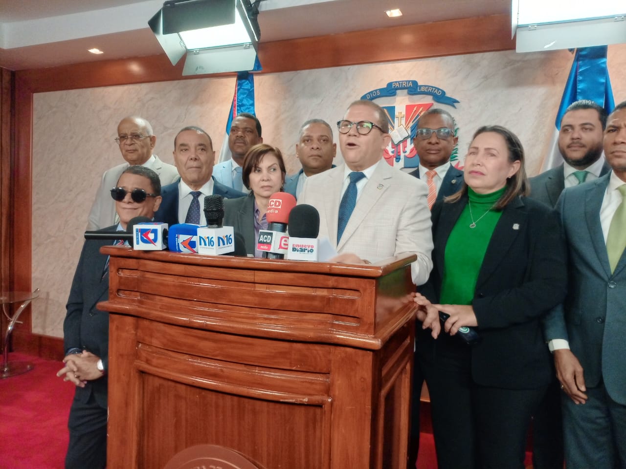 Diputados de la Fuerza del Pueblo solicitan interpelación del director de SeNaSa por crisis financiera y atrasos en pagos a prestadores